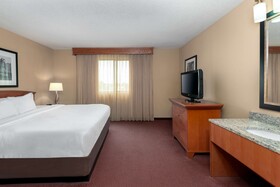 Embassy Suites Kansas City International Airport