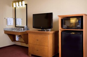 Embassy Suites Kansas City International Airport