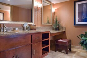 Embassy Suites Kansas City International Airport