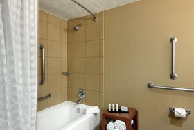 Embassy Suites Kansas City International Airport