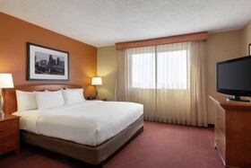 Embassy Suites Kansas City International Airport
