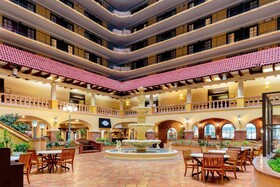 Embassy Suites Kansas City - Plaza