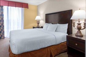 Embassy Suites Kansas City - Plaza