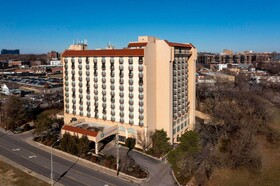 Embassy Suites Kansas City - Plaza