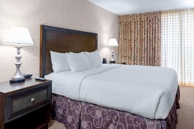 Embassy Suites Kansas City - Plaza