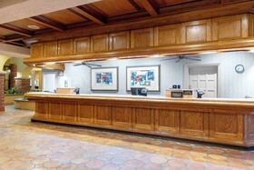 Embassy Suites Kansas City - Plaza