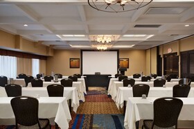 Embassy Suites Kansas City - Plaza