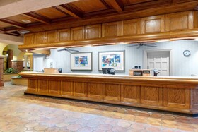 Embassy Suites Kansas City - Plaza