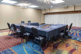 Embassy Suites Kansas City - Plaza