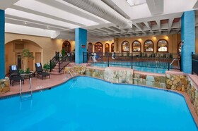 Embassy Suites Kansas City - Plaza