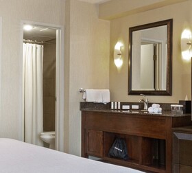 Embassy Suites Kansas City - Plaza