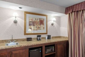 Embassy Suites Kansas City - Plaza