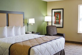 Extended Stay America Kansas City Country Club Plaza
