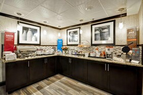 Hampton Inn Kansas City-Airport