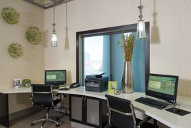 Holiday Inn Express & Suites Kansas City Airport