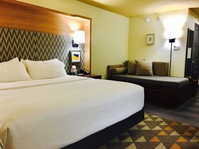 Holiday Inn Kansas City Airport
