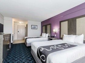 La Quinta Inn & Suites by Wyndham Kansas City Airport