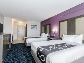 La Quinta Inn & Suites by Wyndham Kansas City Airport