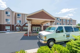 Microtel Inn & Suites by Wyndham Kansas City Airport