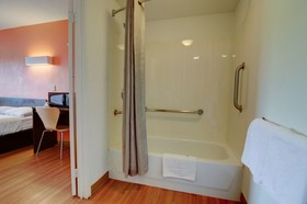 Days Inn by Wyndham Kansas City Northeast