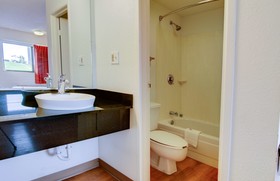 Days Inn by Wyndham Kansas City Northeast