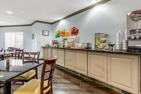 Quality Suites Kansas City International Airport