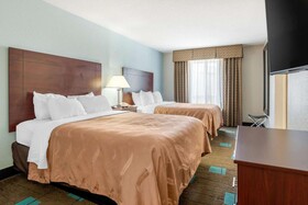 Quality Suites Kansas City International Airport