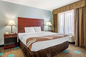 Quality Suites Kansas City International Airport