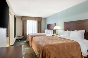 Quality Suites Kansas City International Airport