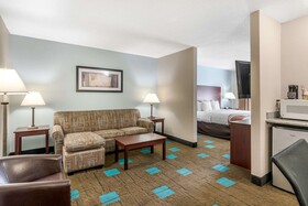 Quality Suites Kansas City International Airport