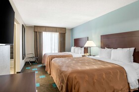 Quality Suites Kansas City International Airport