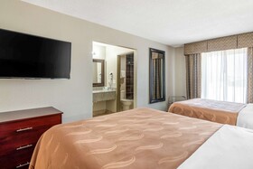 Quality Suites Kansas City International Airport