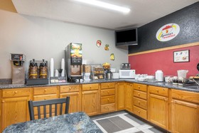 Super 8 by Wyndham Kansas City at Barry Road/Airport