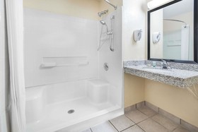 Super 8 by Wyndham Kansas City at Barry Road/Airport