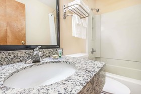 Super 8 by Wyndham Kansas City at Barry Road/Airport