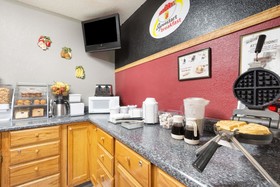 Super 8 by Wyndham Kansas City at Barry Road/Airport