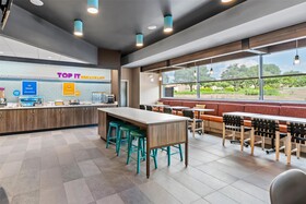 Tru by Hilton Kansas City Airport