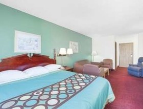 Super 8 by Wyndham Kennett