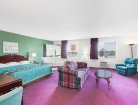 Super 8 by Wyndham Kennett