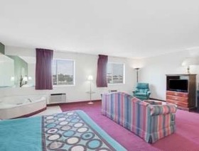 Super 8 by Wyndham Kennett