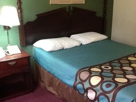 Super 8 by Wyndham Kennett