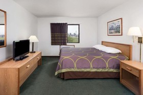 Amerihost inn & Suites - Kingdom City