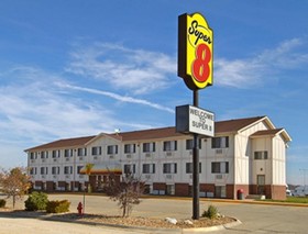 Amerihost inn & Suites - Kingdom City