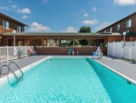 Super 8 by Wyndham Lebanon