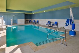 Holiday Inn Express & Suites Lee's Summit - Kansas City