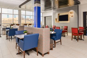 Holiday Inn Express & Suites Lee's Summit - Kansas City