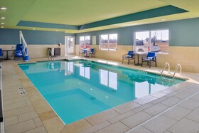 Holiday Inn Express & Suites Lee's Summit - Kansas City