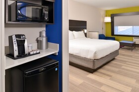 Holiday Inn Express & Suites Lee's Summit - Kansas City