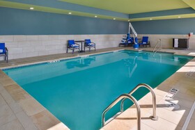 Holiday Inn Express & Suites Lee's Summit - Kansas City