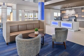 Holiday Inn Express & Suites Lee's Summit - Kansas City